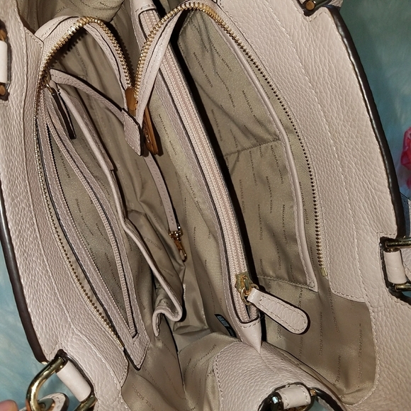 Michael Kors Crossbody Leather Tote Bag - Picture 9 of 16